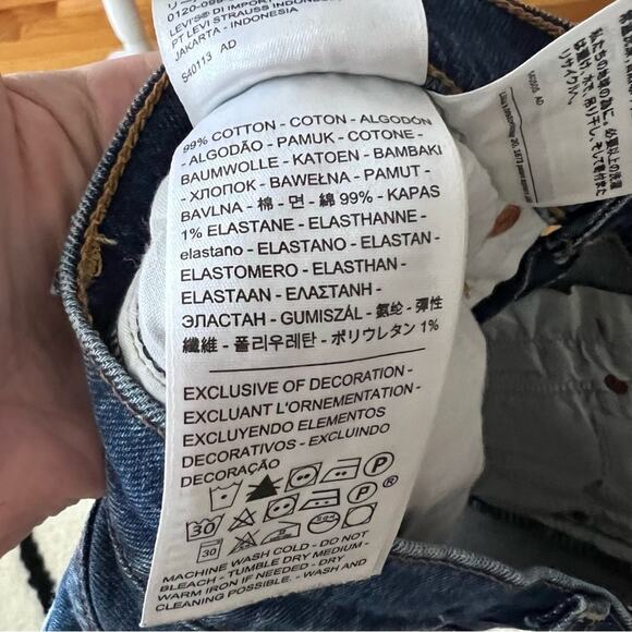 Levi's Ribcage High Rise Denim Shorts in Charleston Chill - Picture 7 of 8